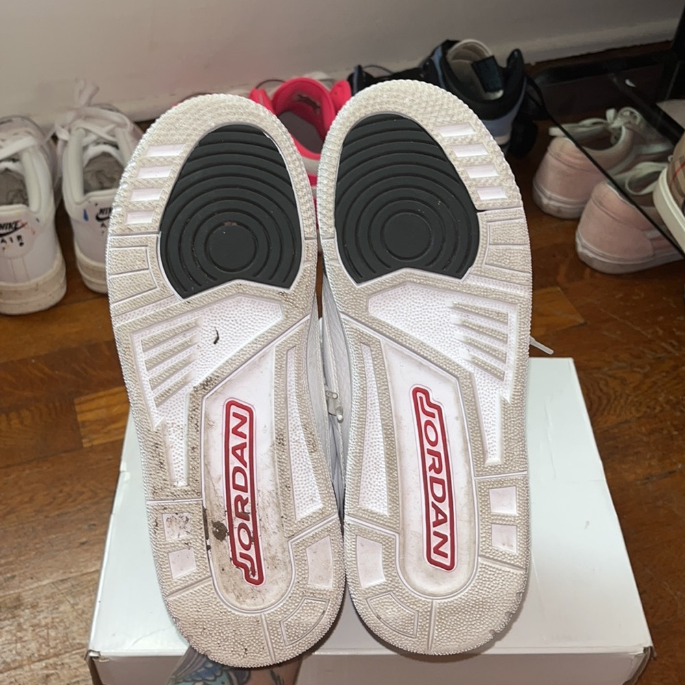 ๐ WHITE CEMENT 3โs ๐ SIZE 5.5Y - Picture 8 of 8